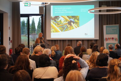 Kerstin Pack begrüßt Erzieherinnen und Erzieher zum Kita-Forum Oberberg 2026 (Foto:OBK)
